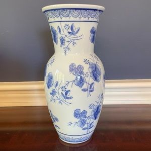 Vintage blue & white porcelain vase floral 10" gift idea excellent condition